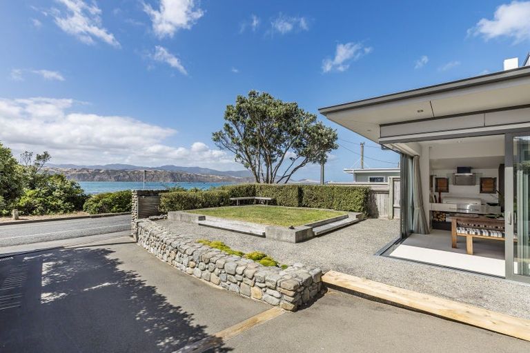 Photo of property in 160 Breaker Bay Road, Breaker Bay, Wellington, 6022