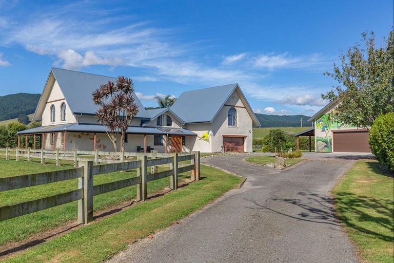 Photo of property in 100 Waihou Road, Levin, 5571