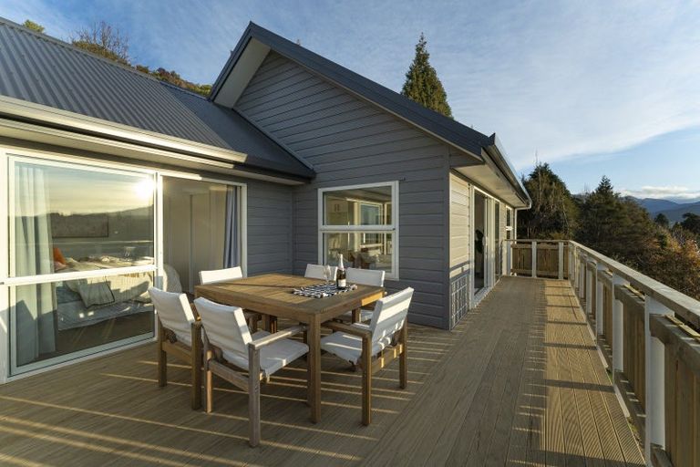 Photo of property in 32 Arapeta Place, Takaka, 7110