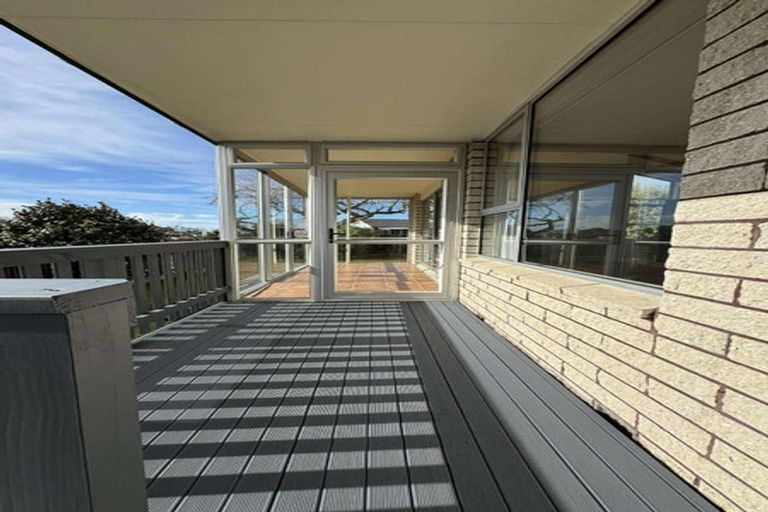 Photo of property in 17 Beeston Place, Redwood, Christchurch, 8051