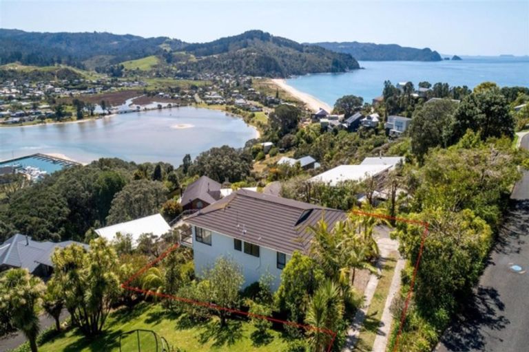 Photo of property in 28 Motuhoa Road, Tairua, 3508