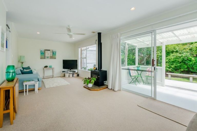 Photo of property in 3 Malfroy Lane, Raumati Beach, Paraparaumu, 5032