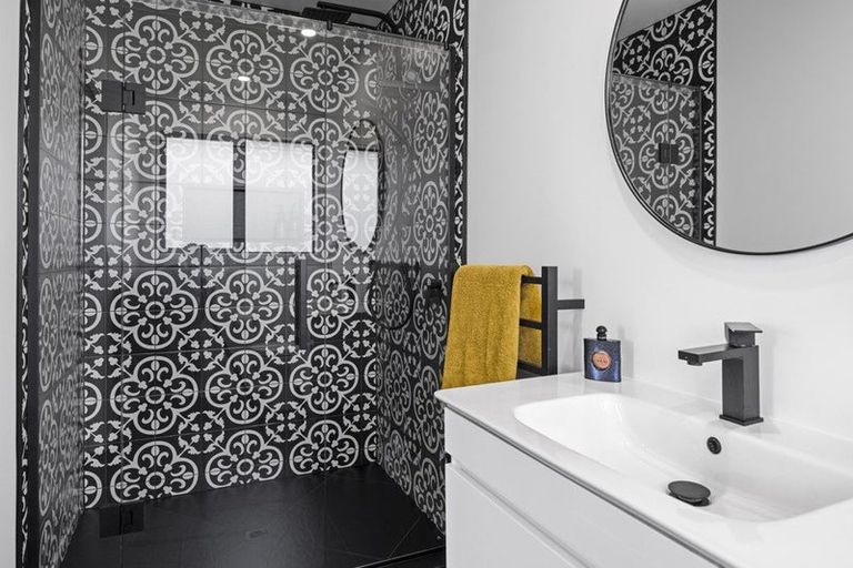 Photo of property in 8 Tikorangi Road East, Tikorangi, 4383