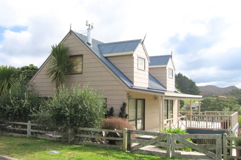 Photo of property in 312 Onemana Drive, Onemana, Whangamata, 3691