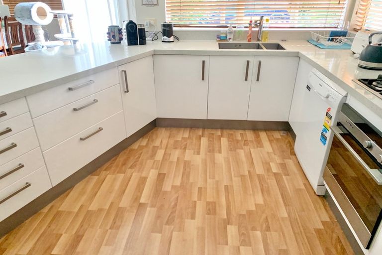 Photo of property in 31 Rifleman Rise, Unsworth Heights, Auckland, 0632