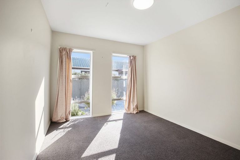 Photo of property in 2/240a Estuary Road, South New Brighton, Christchurch, 8062