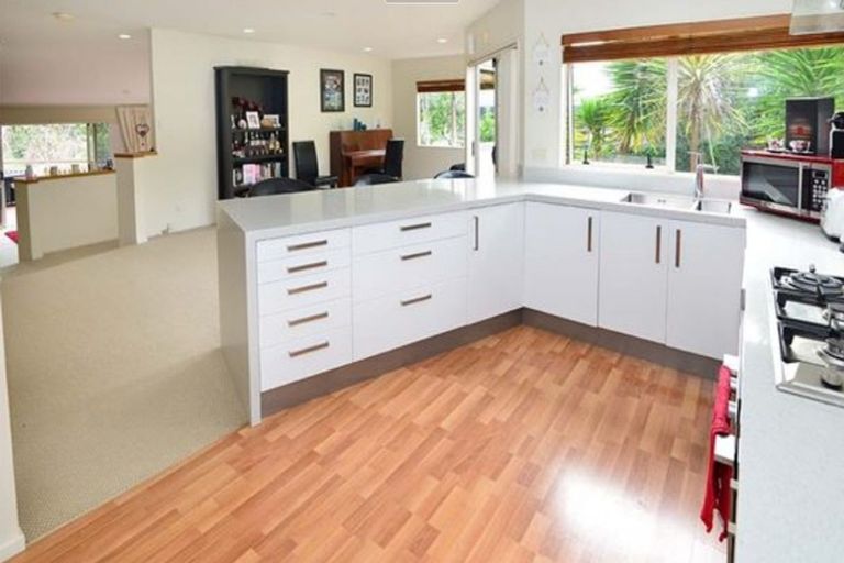 Photo of property in 31 Rifleman Rise, Unsworth Heights, Auckland, 0632