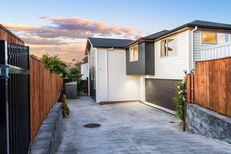 Photo of property in 38a Pokapu Street, Titirangi, Auckland, 0600