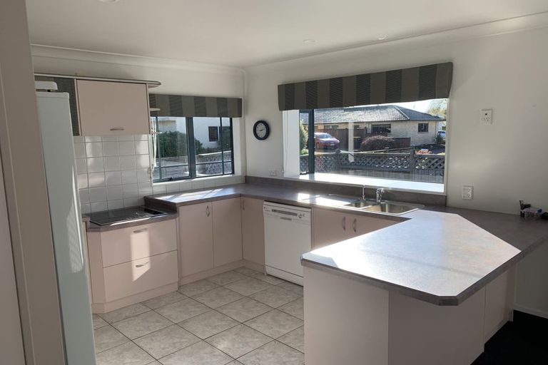 Photo of property in 16 Hastings Place, Hamilton Lake, Hamilton, 3204