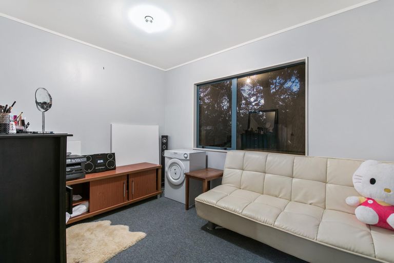 Photo of property in 44b Woodside Road, Massey, Auckland, 0614