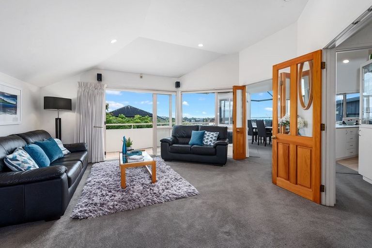 Photo of property in 1/93 Forrest Hill Road, Milford, Auckland, 0620