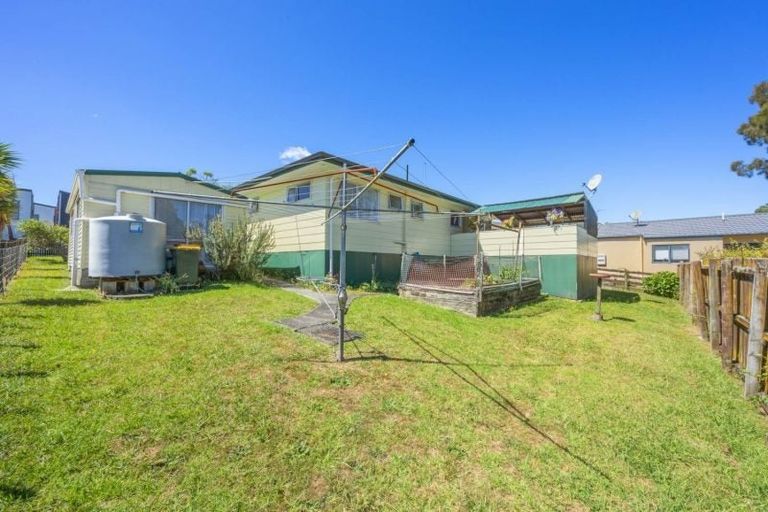 Photo of property in 79 Oreil Avenue, West Harbour, Auckland, 0618