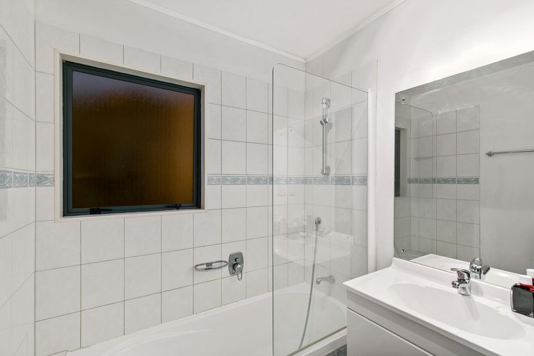 Photo of property in 44b Woodside Road, Massey, Auckland, 0614