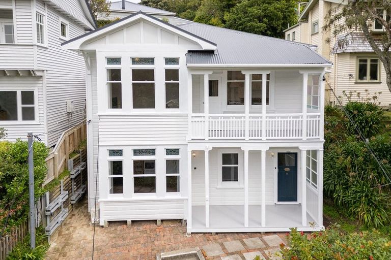 Photo of property in 5 Governor Road, Northland, Wellington, 6012