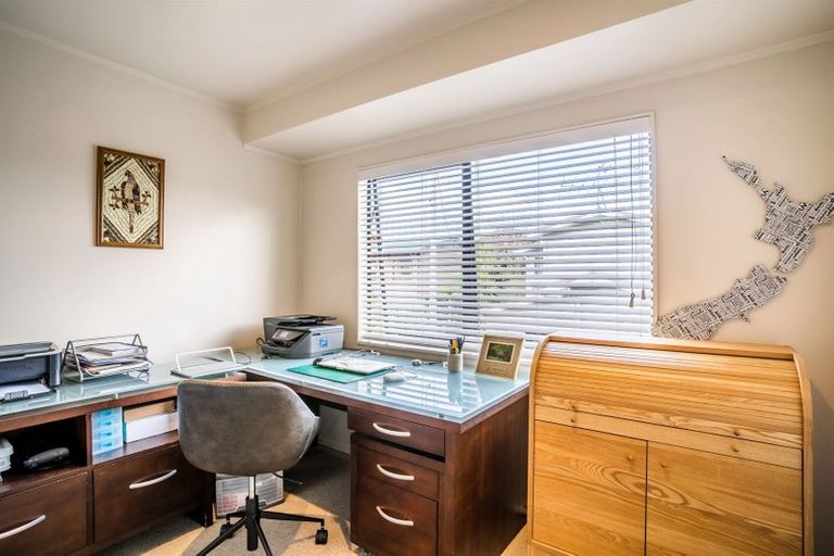 Photo of property in 2/9 Tipau Street, Torbay, Auckland, 0630