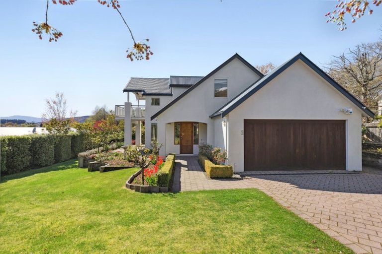 Photo of property in 76 Meadowstone Drive, Wanaka, 9305