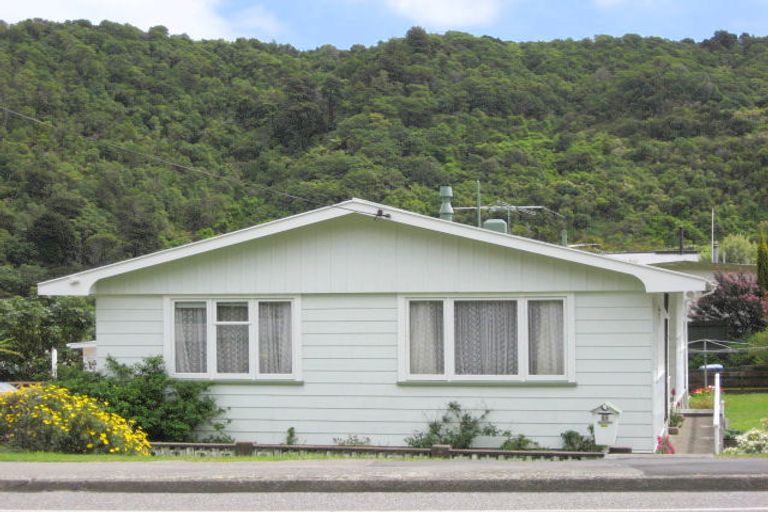 Photo of property in 89 Waikawa Road, Picton, 7220