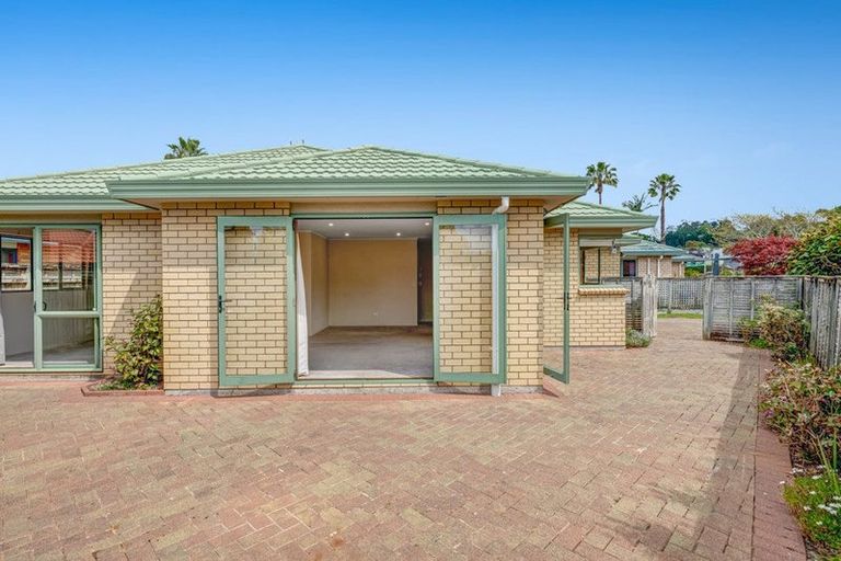 Photo of property in 12 Red Hibiscus Road, Stanmore Bay, Whangaparaoa, 0932