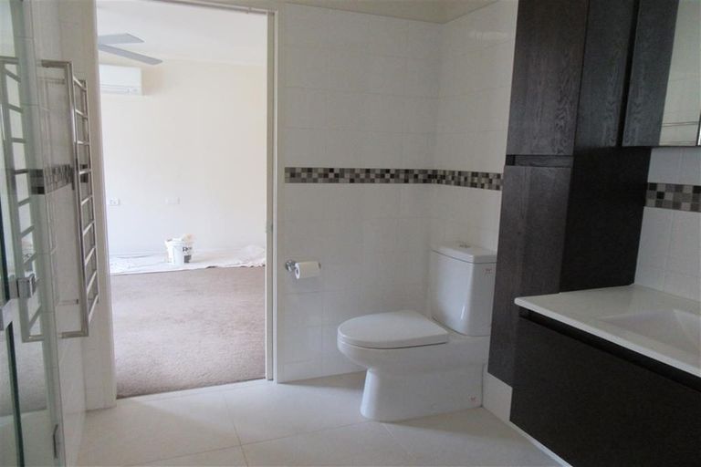 Photo of property in 117a Carlisle Road, Northcross, Auckland, 0632