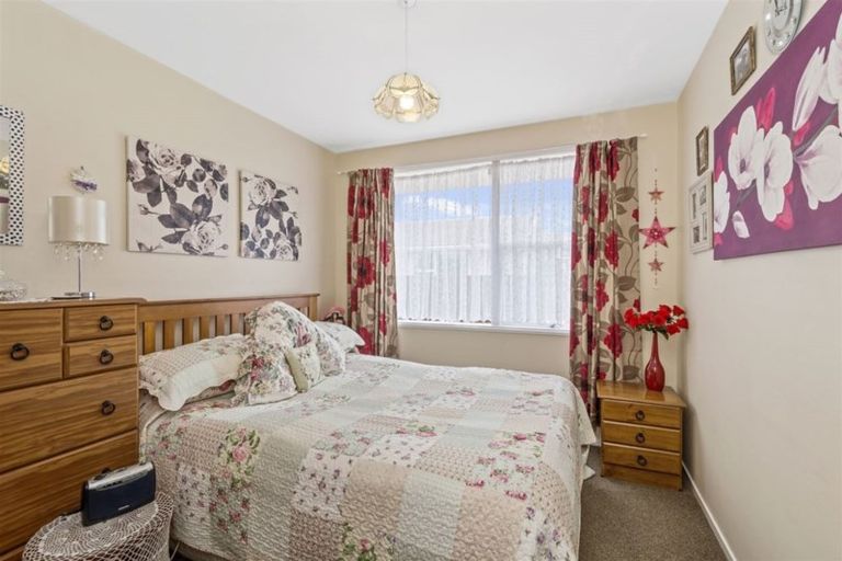 Photo of property in 6b De Bloge Place, Burwood, Christchurch, 8061