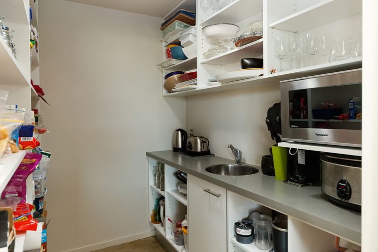 Photo of property in 19 Springdale Grove, Fitzherbert, Palmerston North, 4410