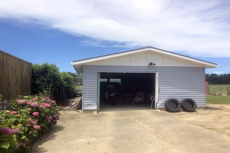 Photo of property in 10 Jones Street, Porangahau, 4291