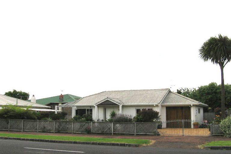 Photo of property in 17 Tui Street, Point Chevalier, Auckland, 1022