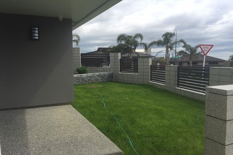 Photo of property in 1 Henriette Place, The Gardens, Auckland, 2105