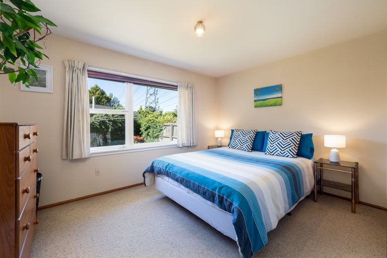 Photo of property in 18 Ilfracombe Place, Burnside, Christchurch, 8053