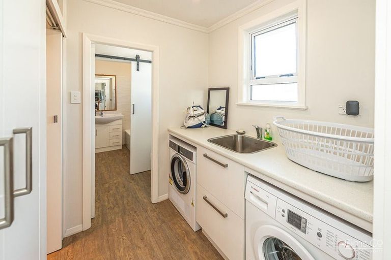 Photo of property in 34 Selwyn Crescent, College Estate, Whanganui, 4500