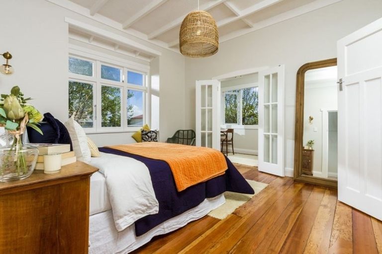 Photo of property in 10 North Avenue, Narrow Neck, Auckland, 0624