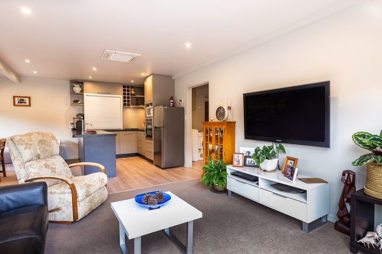 Photo of property in 400 Gillespie Place, Acacia Bay, Taupo, 3385