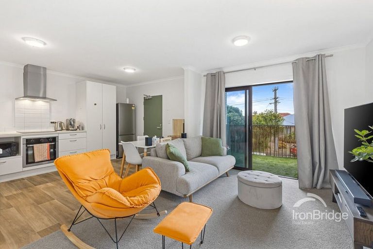 Photo of property in 9/18 Titoki Street, Te Atatu Peninsula, Auckland, 0610