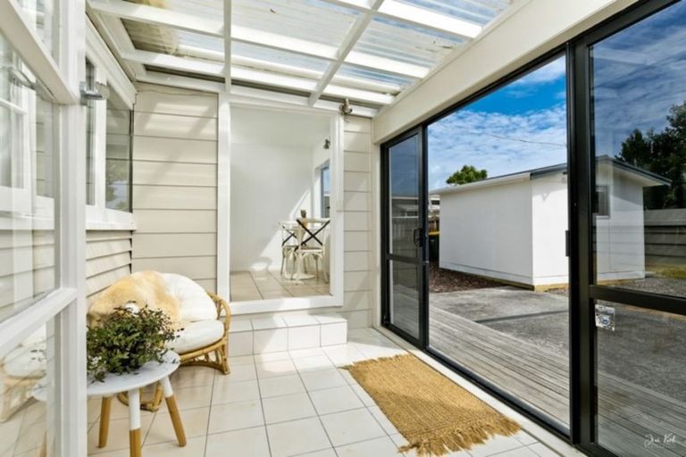 Photo of property in 23 Zealandia Road, Manly, Whangaparaoa, 0930