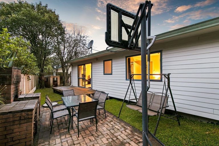 Photo of property in 44b Woodside Road, Massey, Auckland, 0614