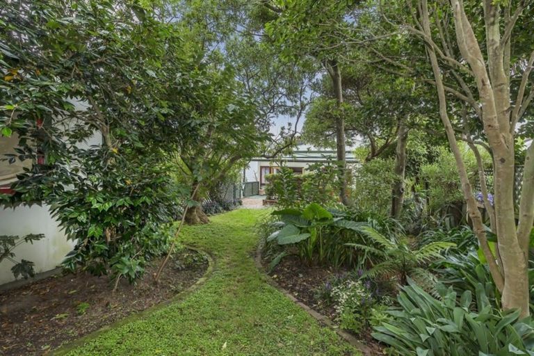 Photo of property in 38 Derwent Street, Island Bay, Wellington, 6023