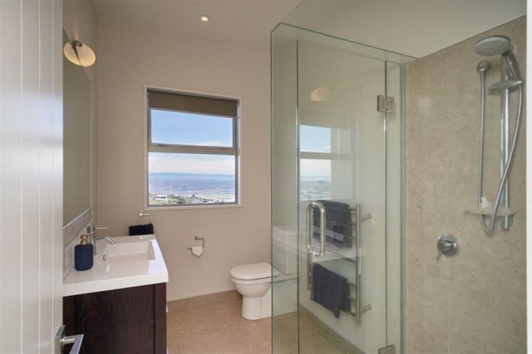 Photo of property in 5 Peregrine Close, Mount Pleasant, Christchurch, 8081