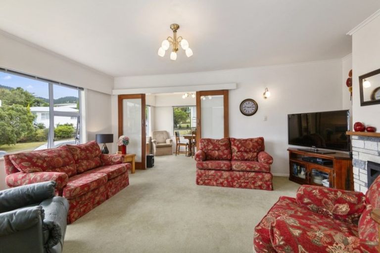 Photo of property in 64 Raroa Terrace, Tawa, Wellington, 5028