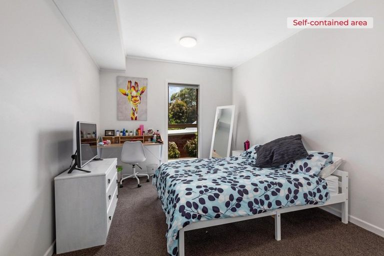 Photo of property in 3 Oak Avenue, Paremata, Porirua, 5024