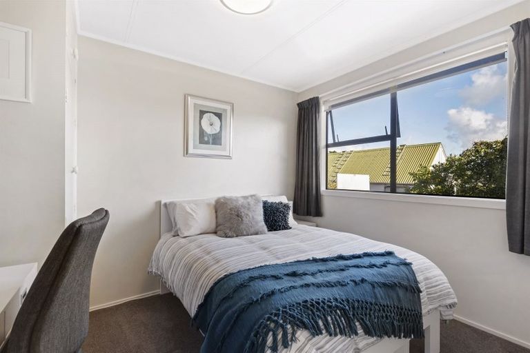 Photo of property in 1/20 Coroglen Avenue, Birkenhead, Auckland, 0626