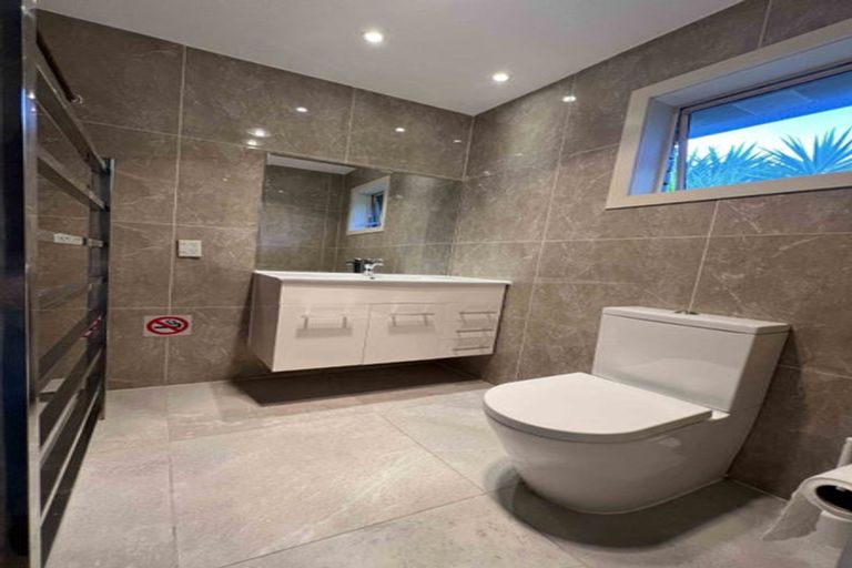 Photo of property in 1 Mirrabooka Avenue, Botany Downs, Auckland, 2010