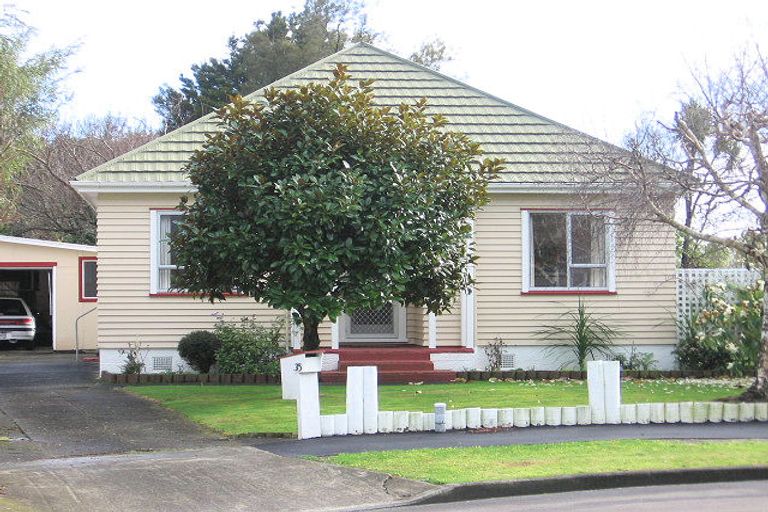 Photo of property in 35 Anderson Street, Hokowhitu, Palmerston North, 4410