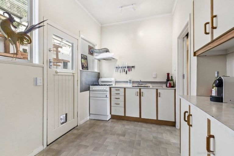 Photo of property in 38 Hawker Street, Mount Victoria, Wellington, 6011