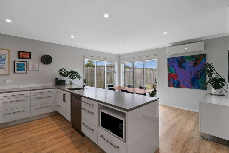 Photo of property in 30 William Wallbank Crescent, Swanson, Auckland, 0614