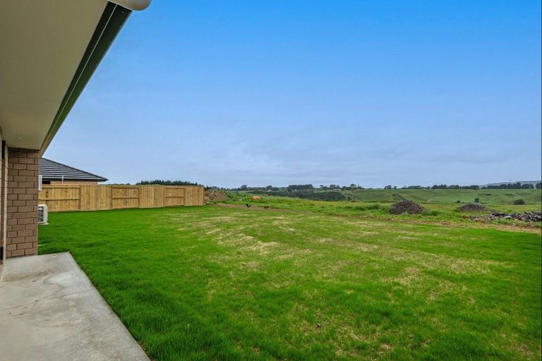 Photo of property in 72 Atlantic Drive, Fitzherbert, Palmerston North, 4410