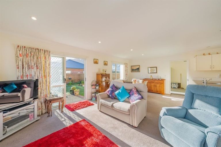 Photo of property in 2 Woodland Mews, Wainuiomata, Lower Hutt, 5014