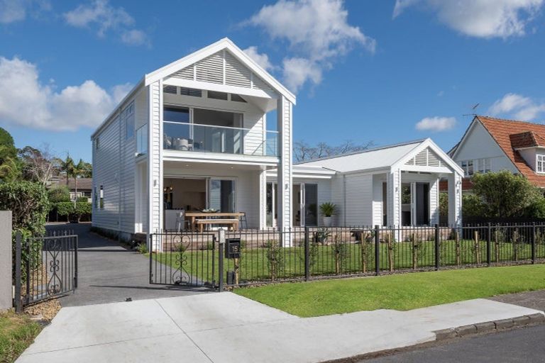 Photo of property in 15 Shelly Beach Parade, Cockle Bay, Auckland, 2014