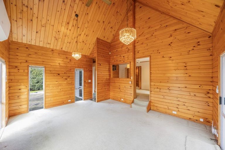 Photo of property in 93 Wiseley Road, West Harbour, Auckland, 0618