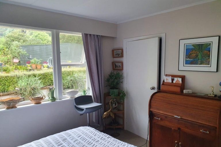 Photo of property in 1 Holmes Grove, Naenae, Lower Hutt, 5011