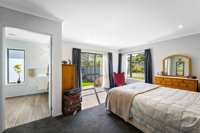 Photo of property in 38 Resolution Drive, Whitby, Porirua, 5024